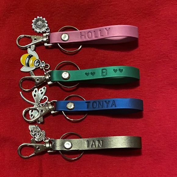 4 keychain with charm - Picture 14 of 15